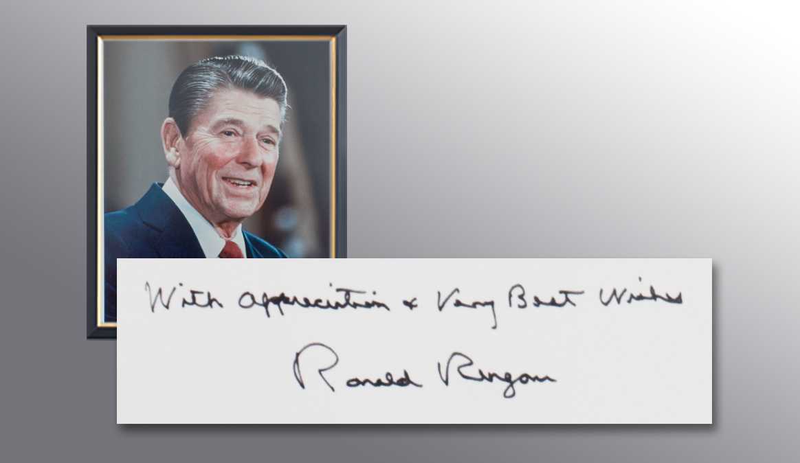 A picture of President Reagan and a handwritten note from him thanking the CIA for their services.