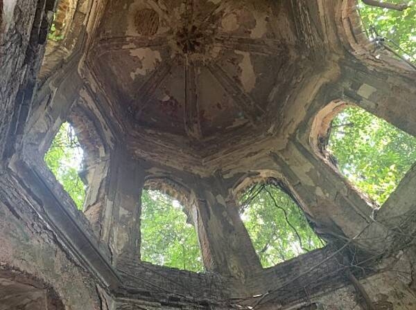 Bangladesh hosts a number of archeological sites of interest to the curious traveler. Shown is the dome of the tomb of Colombo Sahib in the Dhaka Christian Cemetery, which incorporates a number of different architectural styles.