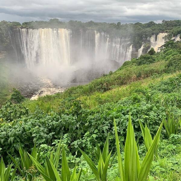 Calandula Falls is a broad horseshoe shaped waterfall located in Calandula, Malanje Province; it is one of the largest waterfalls by volume in Africa. Located on the Lucala River, some 360 km from Angola’s capital city of Luanda, the falls are 105 m high and 400 m wide.