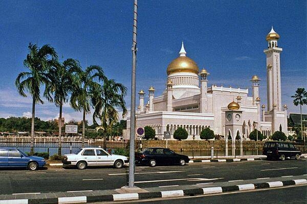 The Sultan Omar Ali Saifuddin Mosque in the water village of Kampong Ayer is a major landmark and tourist attraction in Brunei. The structure was completed in 1958 in a mixture of Mughal and Italian architectural styles. Built on an artificial lagoon, the mosque is surrounded by lush gardens, fountains, and trees. Its most recognizable feature is the main dome covered in pure gold. From its marble minaret one can enjoy a panoramic view of the capital city.