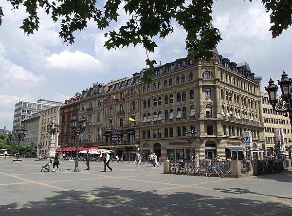 Fin de siecle architecture at the Alte Oper (Old Opera House) metro stop in Frankfurt.