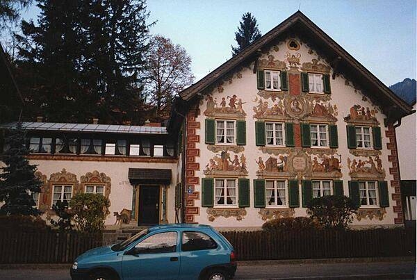 The story of Hansel and Gretel is depicted on this traditionally painted home in Garmisch.