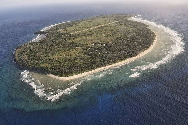 Aerial view of Fais Island, Ulithi Atoll. Image courtesy of US Air Force/ Osakabe Yasuo.