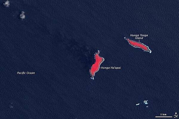 In this earlier satellite view of the islands of Hunga Tonga and Hunga Ha&apos;apai from 14 November 2006, the healthy vegetation appears bright red and Hunga Ha&apos;apai is significantly smaller in size than in the previous image. Photo courtesy of NASA.
