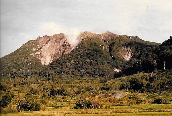 Evidence of tectonic activity. A dormant but smoking volcano on the island of Sumatra.