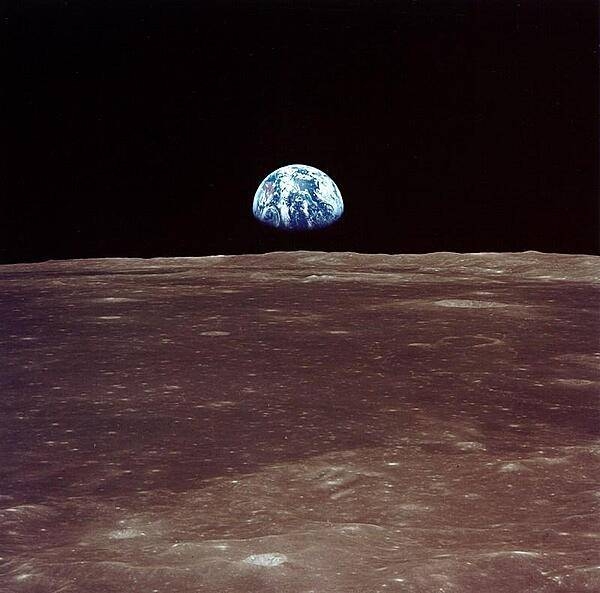 Apollo 11 Earth-rise from lunar orbit. Image courtesy of NASA.