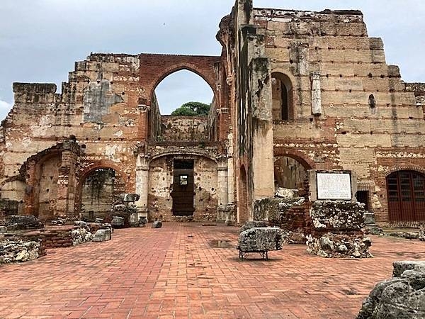 The ruin of Hospital San Nicolás de Bari, in the Colonial City of Santo Domingo, was built by order of Governor Nicolas de Ovando between 1503 and 1508. It was the first hospital and church built from stone in the Americas; it is a UNESCO World Heritage site. The hospital, a combination of Gothic and Renaissance architecture, operated from 1522 until the mid-18th century.