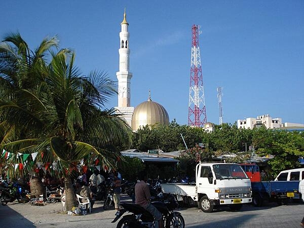 A mosque with its minaret in Male.