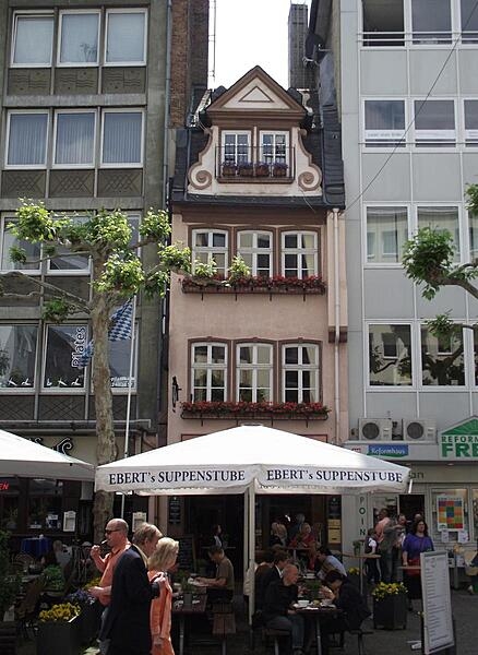 An architectural sandwich in Frankfurt.
