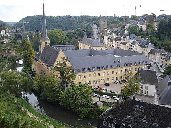 St. John's Church was originally built in 1606. It became the place of worship for Benedictine monks from Neumunster Abbey in the Grund District of Luxembourg City. The present church dates from the late 17th century, and the abbey was used as a prison from the mid-19th century to the late-20th century.