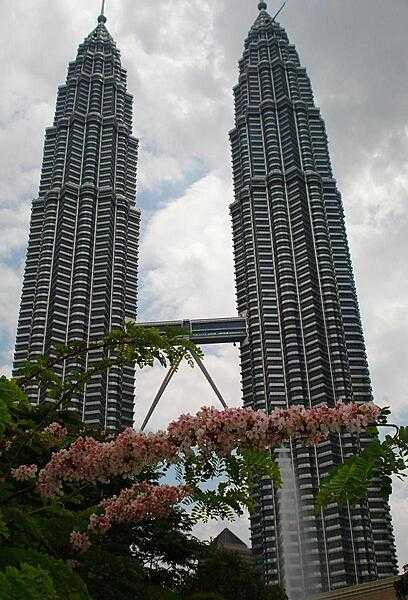 The Petronas Towers, a landmark in Kuala Lumpur, are an interlinked pair of towers 451.9m (1, 483 ft) and are the tallest twin skyscrapers in the world. They are a symbol of Malaysia’s economic growth and cultural heritage.