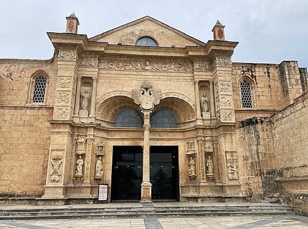 The Cathedral of Santa María la Menor is in the Colonial City of Santo Domingo. Constructed between 1514 and 1541, it was dedicated to St. Mary of the Incarnation and bears the honorary title of Primate of the Indies because it is the oldest cathedral established in the Western Hemisphere. (It was declared the first cathedral in the New World by Pope Paul III in 1546.) The cathedral's limestone façade is of a golden-tinted coral and, although not immediately obvious, its style is primarily Gothic, which becomes evident upon entering the structure.