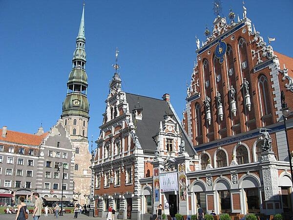 Town Hall Square is the official center of Riga. Seen here is the Blackheads House as well as the spire of Saint Peter&apos;s Church.