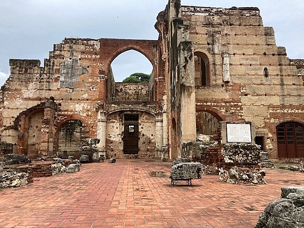 The ruin of Hospital San Nicolás de Bari, in the Colonial City of Santo Domingo, built originally by order of Governor Nicolas de Ovando between 1503 and 1508. It was the first hospital and church built from stone in the Americas; it is a UNESCO World Heritage site. The hospital, a combination of Gothic and Renaissance architecture, operated from 1522 until the mid-18th century.