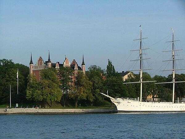 Admiralty House (built 1647-50) on the islet of Skeppsholmen in central Stockholm, Sweden. The steel, full-rigged ship is the "Chapman." It was built in the United Kingdom in 1888, served as a training ship, and made several trips around the world.