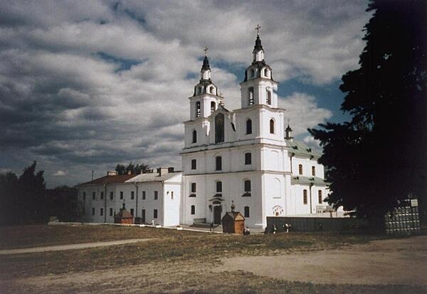 The Orthodox Cathedral of the Holy Spirit in Minsk was formerly a Roman Catholic church with an associated  Bernadine monastery. The complex was built in the Vilnius Baroque style from 1642 into the 1700s. It is particularly renowned for its marvelous old icons.