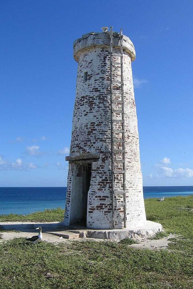 The Baker Island Day Beacon on the island’s western coast is an unlighted navigation aide and a remnant of World War II. From September 1943 to January 1944, Baker Island was a staging base for US attacks on Japanese targets. Today the beacon is still used as a landmark, but it is no longer maintained and houses albatrosses and hermit crabs.