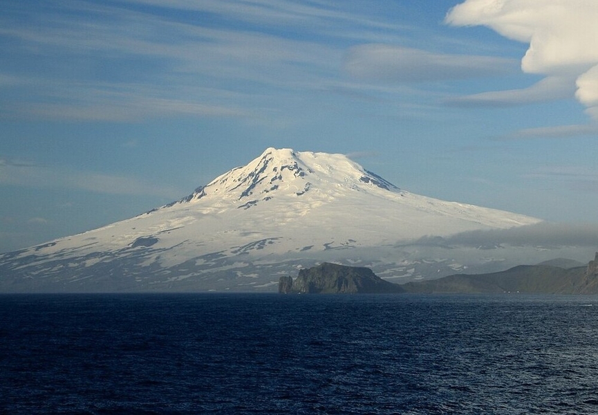 Beerenberg, a stratovolcano on the Norwegian island of Jan Mayen, is the world’s northernmost active volcano and the only one in Norway. Standing 2,277 m (7,470 ft) tall, the glacier-covered volcano’s last eruption occurred in 1985. Dutch Captain Jan Jacobszoon May discovered and named the island in 1614, and Dutch whalers named the volcano Beerenberg, which means “Bear Mountain” in Dutch, for the area’s polar bears. Jan Mayen now serves as a scientific base and a military outpost.