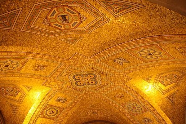 The mosaic ceiling in the rotunda of the Royal Ontario Museum in Toronto. The inscription in the middle of the dome reads: &quot;That all men may know His work.&quot;