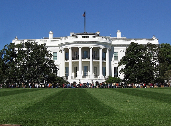 The lawn and southern façade of the White House in Washington, D.C.