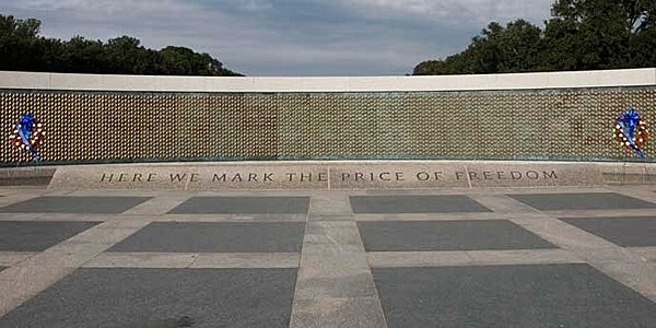 A wall of 4,048 gold stars – each representing 100 killed – at the World War II Memorial in Washington, D.C. Photo courtesy of the National Park Service.
