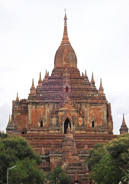 Htilominlo Temple in Bagan was completed around A.D. 1218 during the reign of King Nantaungmya; it is reputed to be the location where this king was chosen as crown prince. The three-story temple rises to 46 m (150 ft) and is built of red brick.