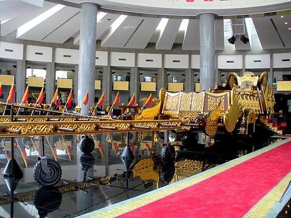 The royal chariot - used by Sultan Hassanal Bolkiah during his coronation ceremony in 1968 - is housed in the Royal Regalia Building in Bandar Seri Begawan along with other royal paraphernalia.