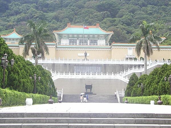 Approaching the National Palace Museum in Taipei.