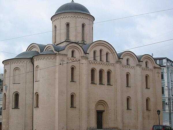 The Orthodox Church of the Pyrohoshchi Madonna in the Podil district of Kyiv, Ukraine, was constructed between 1132 and 1136. Demolished by the Soviets in 1935, it was reconstructed in 1998 in its original medieval Byzantine style.