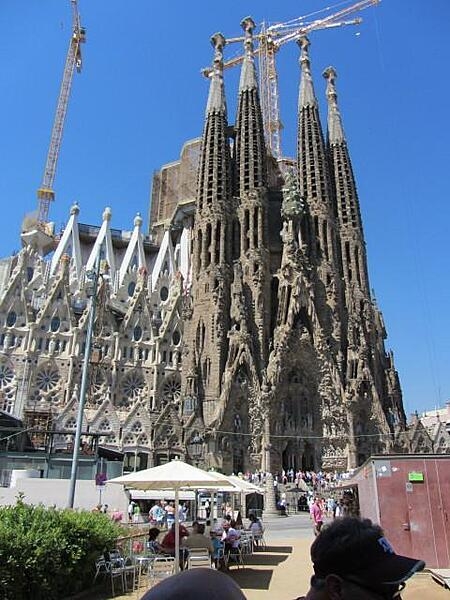 The Sagrada Familia (Basilica and Exiatory Church of the Holy Family) in Barcelona, Spain, was designed by the Catalan architect Antoni GAUDI. Construction began in 1882, and completion is expected by 2026.
