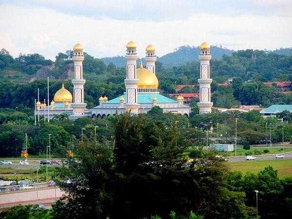 The Jame Asr Hassanal Bolkiah Mosque in Bandar Seri Begawan -- the largest mosque in Brunei -- displays intricately ornamented minarets and golden domes.