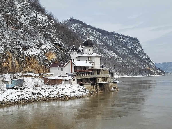 The Mraconia Monastery on the Danube River was completed in 1993 on the ruins of ancient monasteries.