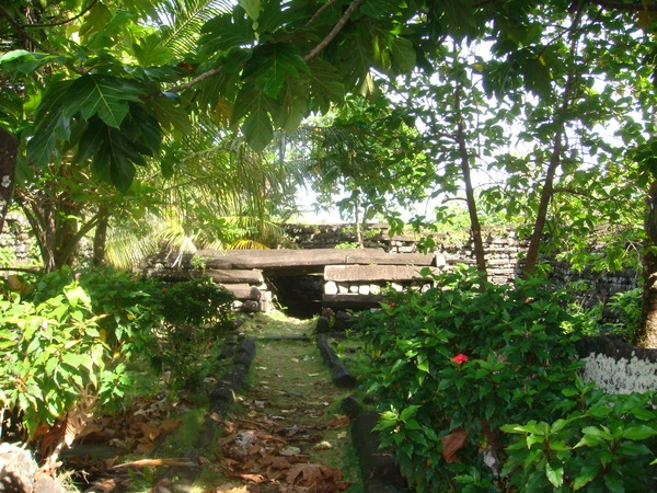 Micronesia's Nan Madol was built so that the nobility were isolated from the general population. At its peak, the "city" may have been home to a thousand people, the majority of whom were commoners serving the nobility.